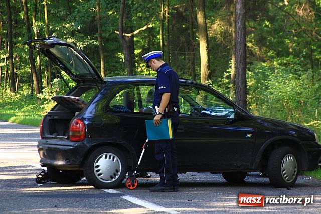 Zdjęcie w galerii na portalu naszraciborz.pl: Zderzenie opla z renault w Rudach wiadomości z regionu