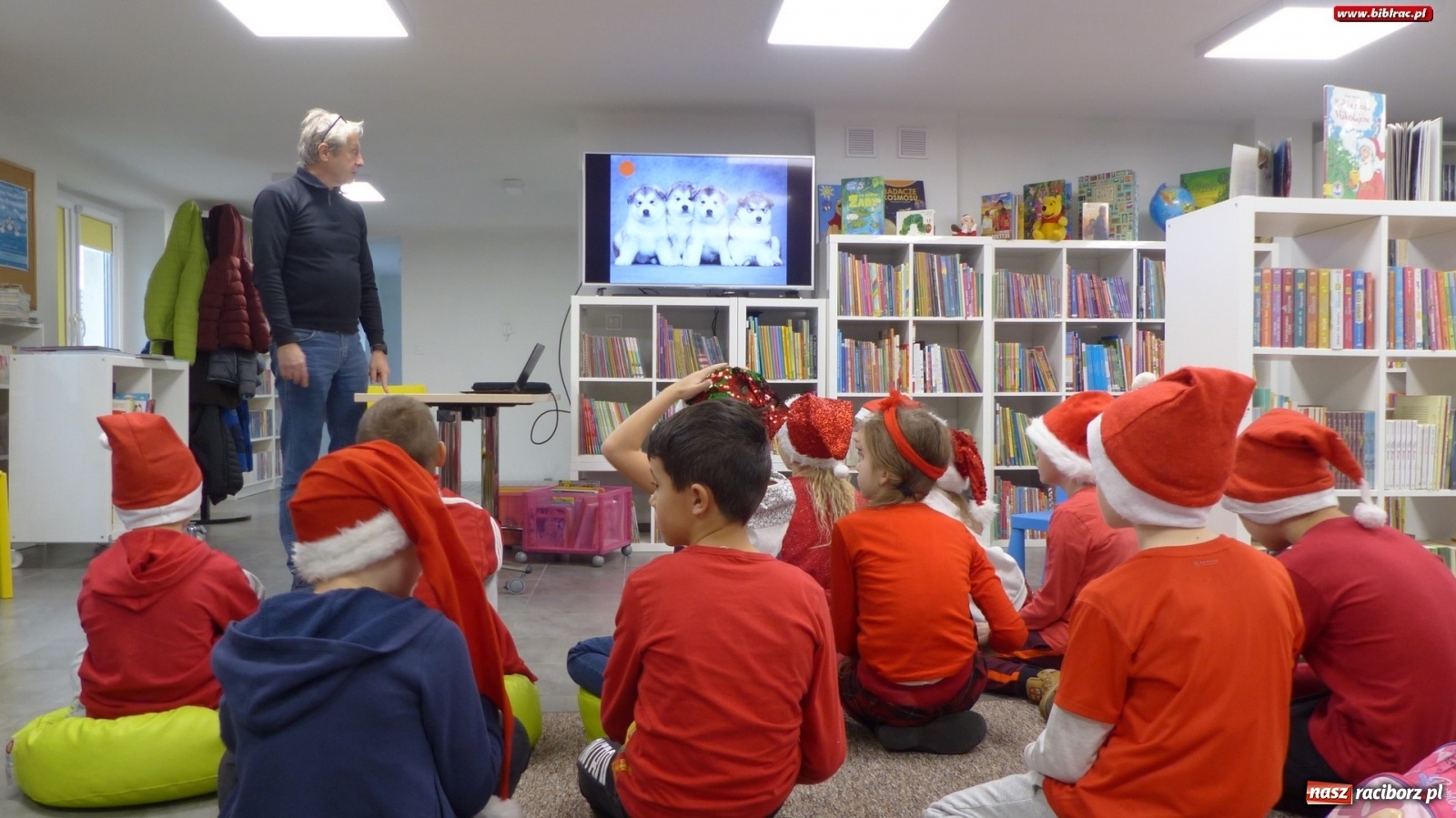 Zdjęcie w galerii na portalu naszraciborz.pl: O grzecznym psie w bibliotece w Brzeziu wiadomości z regionu
