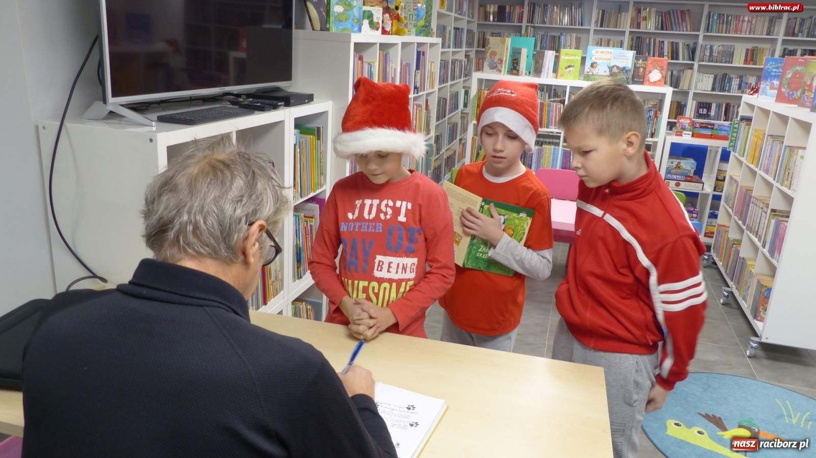 Zdjęcie w galerii na portalu naszraciborz.pl: O grzecznym psie w bibliotece w Brzeziu wiadomości z regionu