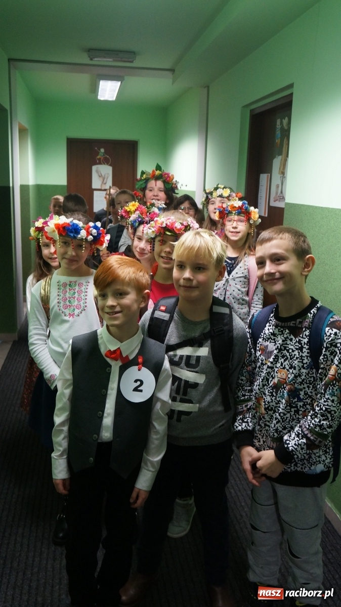 Zdjęcie w galerii na portalu naszraciborz.pl: Frelki z SP 18 wyśpiewały zwycięstwo wiadomości z regionu