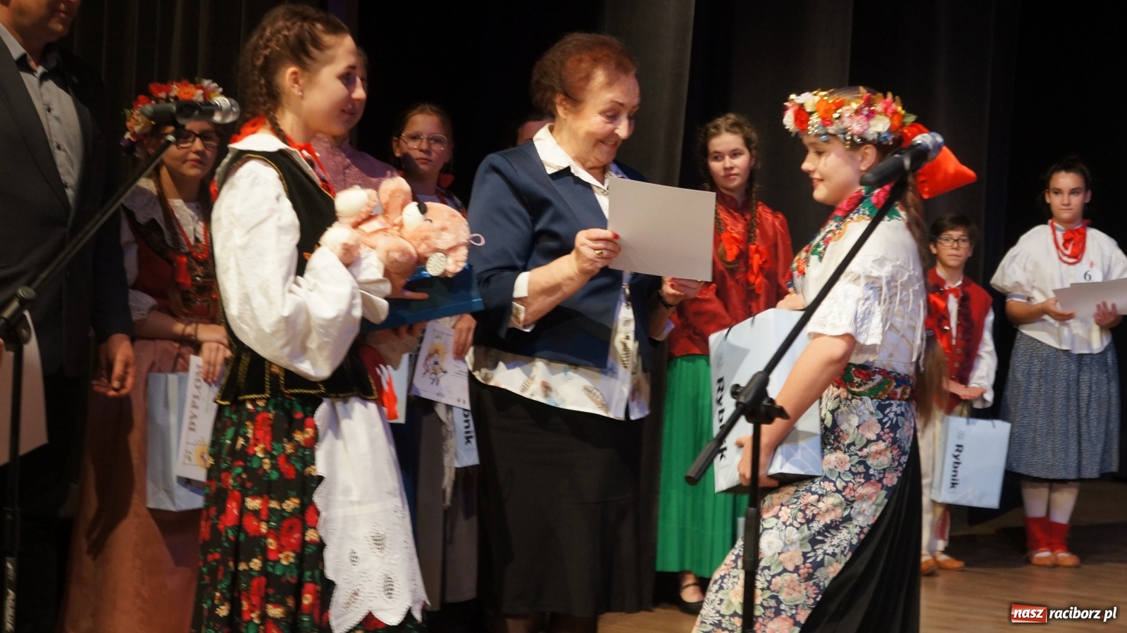 Zdjęcie w galerii na portalu naszraciborz.pl: Frelki z SP 18 wyśpiewały zwycięstwo wiadomości z regionu