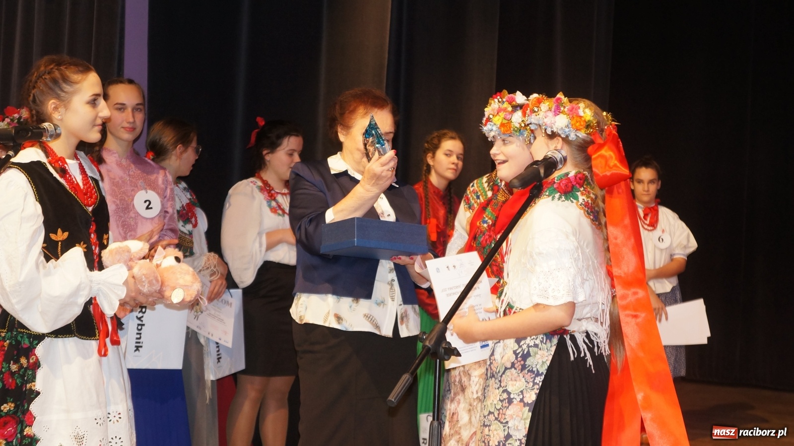 Zdjęcie w galerii na portalu naszraciborz.pl: Frelki z SP 18 wyśpiewały zwycięstwo wiadomości z regionu