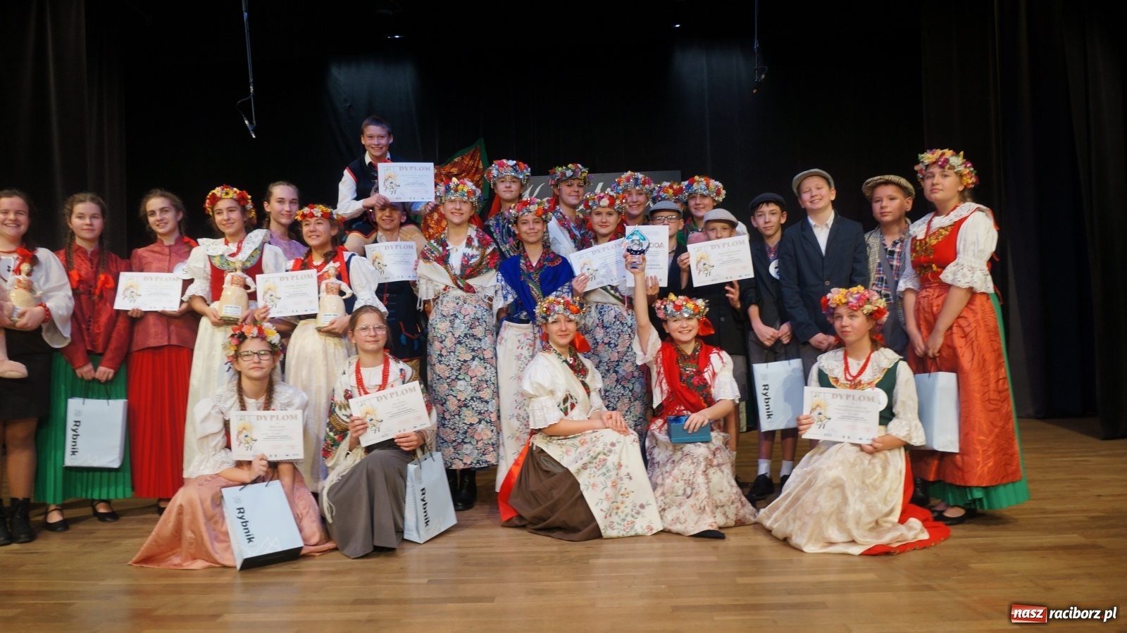 Zdjęcie w galerii na portalu naszraciborz.pl: Frelki z SP 18 wyśpiewały zwycięstwo wiadomości z regionu