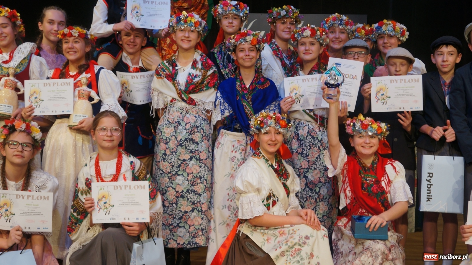 Zdjęcie w galerii na portalu naszraciborz.pl: Frelki z SP 18 wyśpiewały zwycięstwo wiadomości z regionu