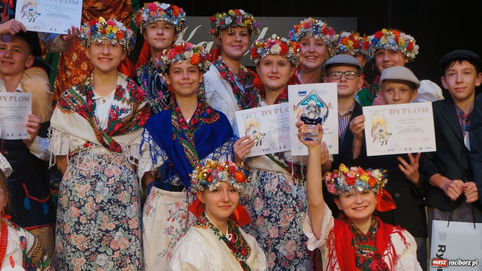 Zdjęcie w galerii na portalu naszraciborz.pl: Frelki z SP 18 wyśpiewały zwycięstwo wiadomości z regionu