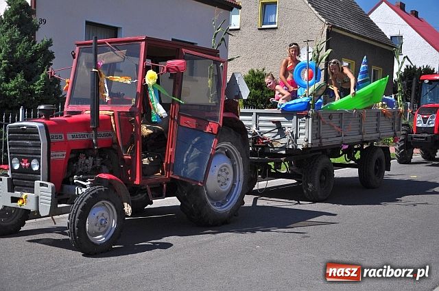 Zdjęcie w galerii na portalu naszraciborz.pl: Dożynki w Sudole z młodą na rowerze wiadomości z regionu