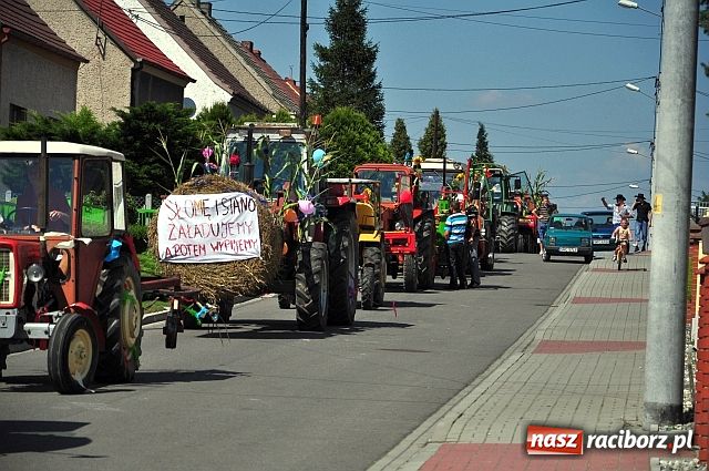 Zdjęcie w galerii na portalu naszraciborz.pl: Dożynki w Sudole z młodą na rowerze wiadomości z regionu