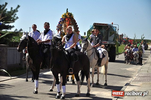 Zdjęcie w galerii na portalu naszraciborz.pl: Dożynki w Sudole z młodą na rowerze wiadomości z regionu