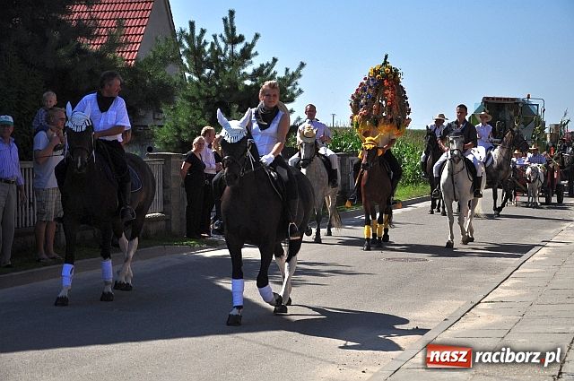 Zdjęcie w galerii na portalu naszraciborz.pl: Dożynki w Sudole z młodą na rowerze wiadomości z regionu