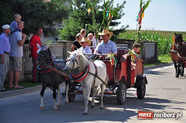 Zdjęcie w galerii na portalu naszraciborz.pl: Dożynki w Sudole z młodą na rowerze wiadomości z regionu
