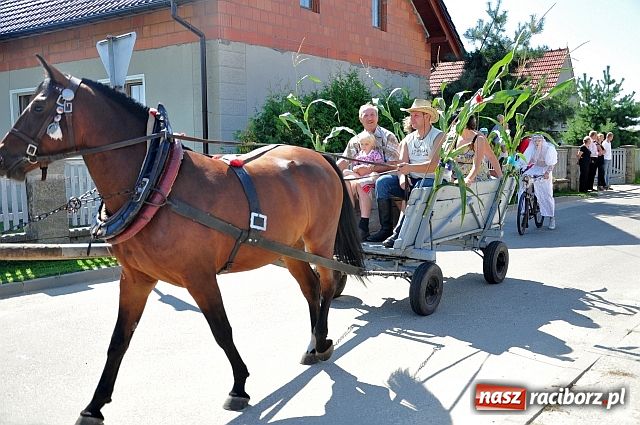 Zdjęcie w galerii na portalu naszraciborz.pl: Dożynki w Sudole z młodą na rowerze wiadomości z regionu
