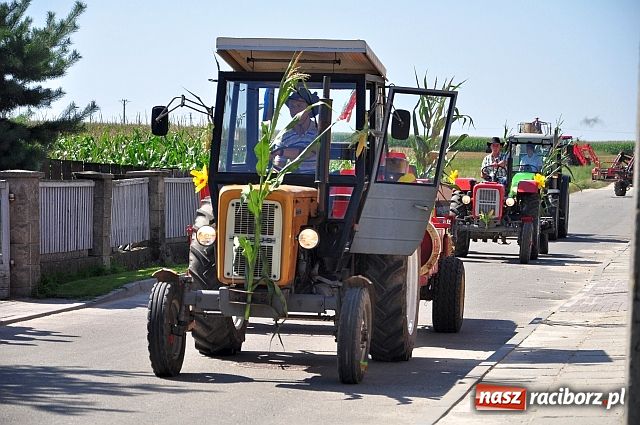 Zdjęcie w galerii na portalu naszraciborz.pl: Dożynki w Sudole z młodą na rowerze wiadomości z regionu