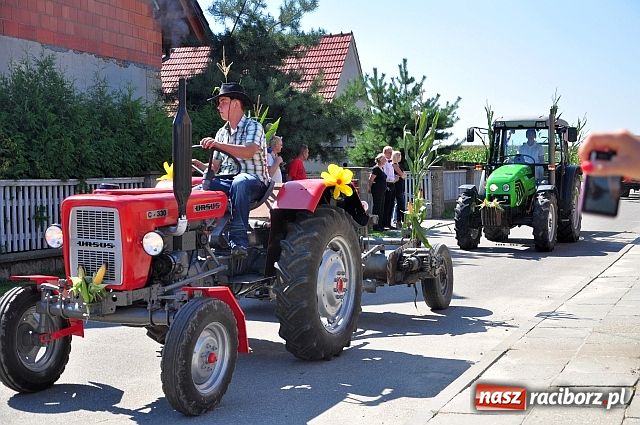 Zdjęcie w galerii na portalu naszraciborz.pl: Dożynki w Sudole z młodą na rowerze wiadomości z regionu