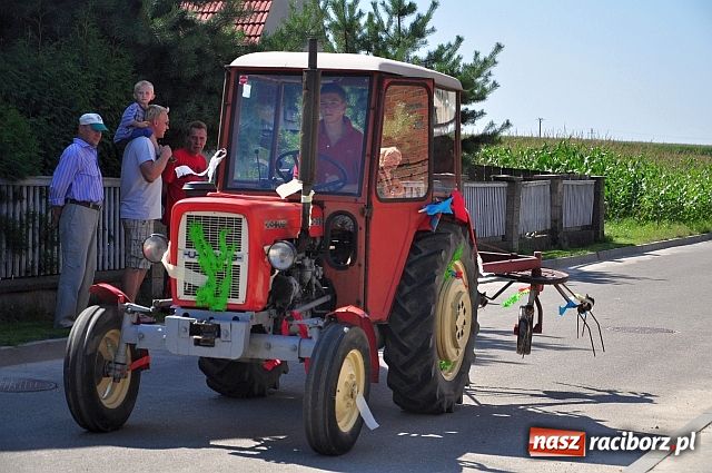 Zdjęcie w galerii na portalu naszraciborz.pl: Dożynki w Sudole z młodą na rowerze wiadomości z regionu