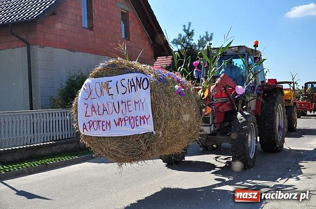 Zdjęcie w galerii na portalu naszraciborz.pl: Dożynki w Sudole z młodą na rowerze wiadomości z regionu