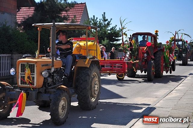 Zdjęcie w galerii na portalu naszraciborz.pl: Dożynki w Sudole z młodą na rowerze wiadomości z regionu