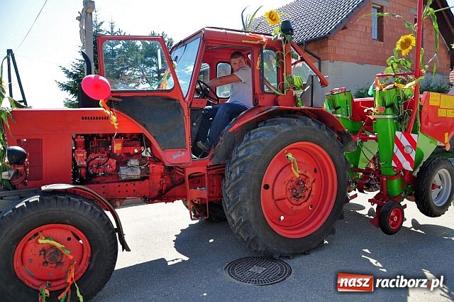 Zdjęcie w galerii na portalu naszraciborz.pl: Dożynki w Sudole z młodą na rowerze wiadomości z regionu