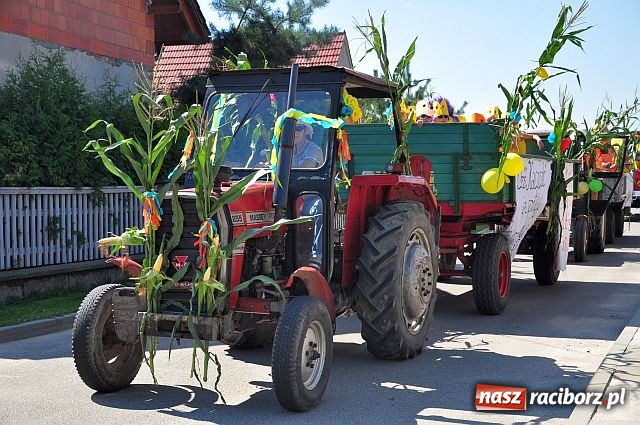 Zdjęcie w galerii na portalu naszraciborz.pl: Dożynki w Sudole z młodą na rowerze wiadomości z regionu