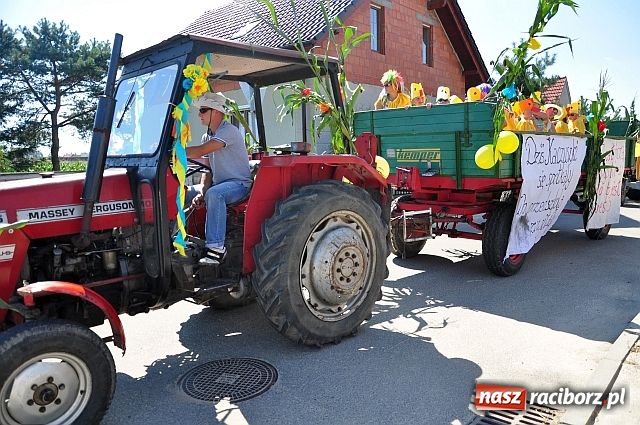 Zdjęcie w galerii na portalu naszraciborz.pl: Dożynki w Sudole z młodą na rowerze wiadomości z regionu