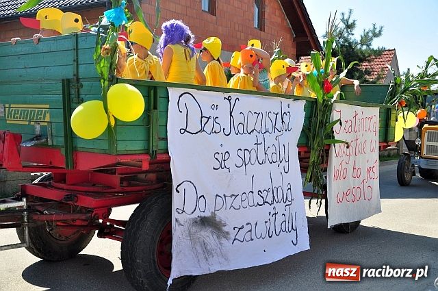 Zdjęcie w galerii na portalu naszraciborz.pl: Dożynki w Sudole z młodą na rowerze wiadomości z regionu