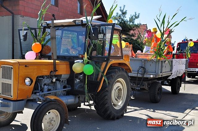 Zdjęcie w galerii na portalu naszraciborz.pl: Dożynki w Sudole z młodą na rowerze wiadomości z regionu