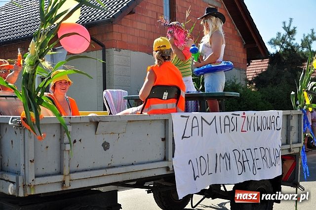 Zdjęcie w galerii na portalu naszraciborz.pl: Dożynki w Sudole z młodą na rowerze wiadomości z regionu