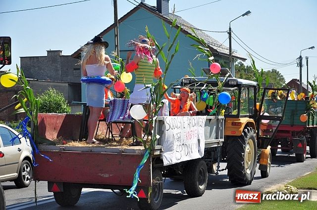 Zdjęcie w galerii na portalu naszraciborz.pl: Dożynki w Sudole z młodą na rowerze wiadomości z regionu