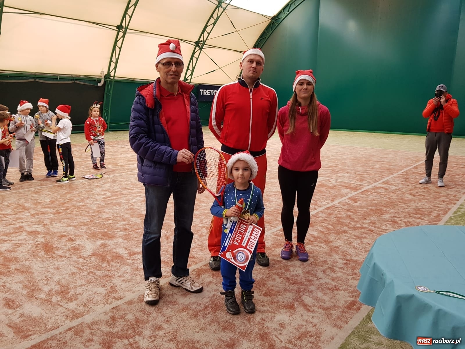 Zdjęcie w galerii na portalu naszraciborz.pl: Mikołajkowy turniej Raciborskiego Klubu Tenisowego  wiadomości z regionu