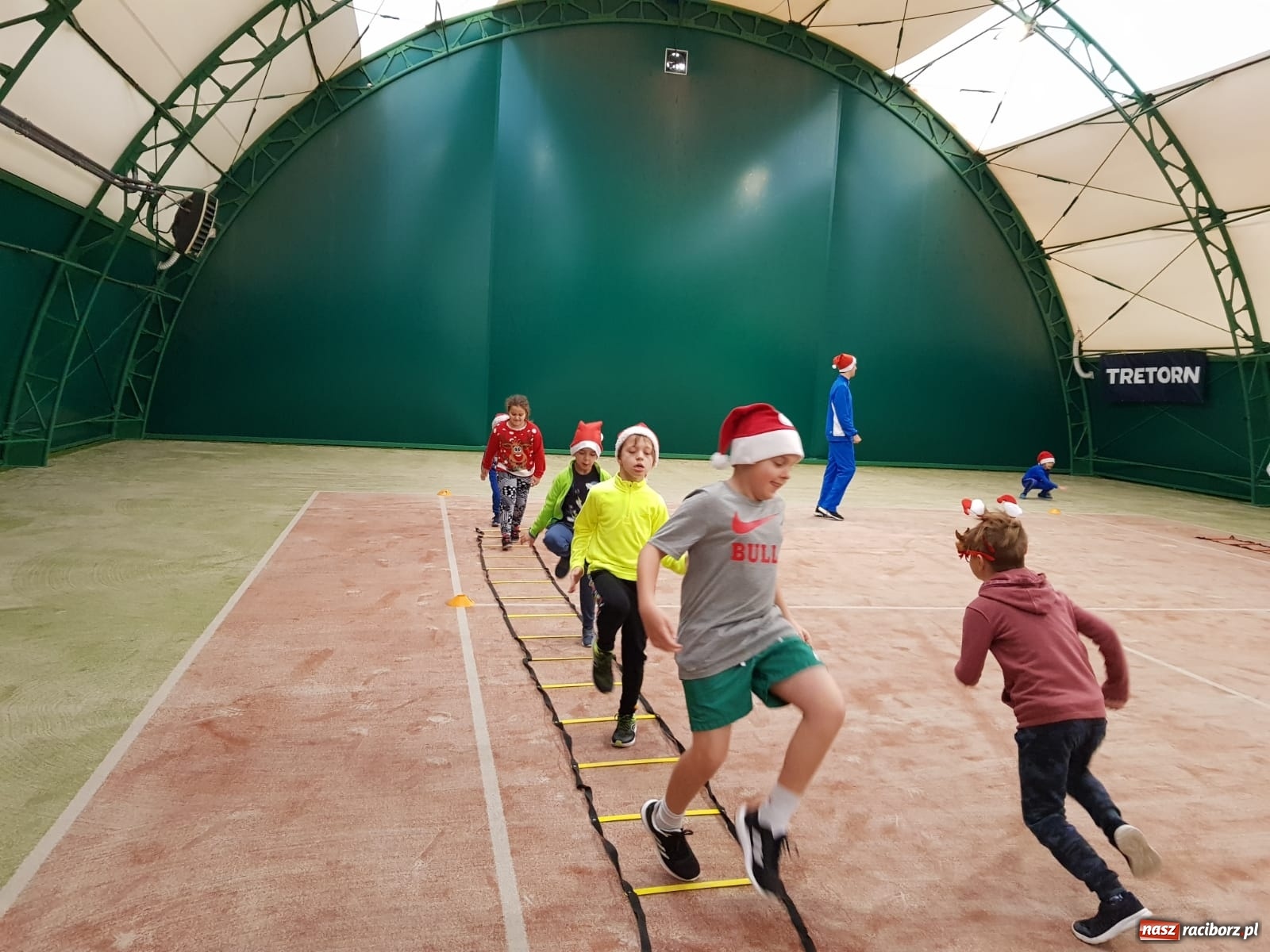 Zdjęcie w galerii na portalu naszraciborz.pl: Mikołajkowy turniej Raciborskiego Klubu Tenisowego  wiadomości z regionu