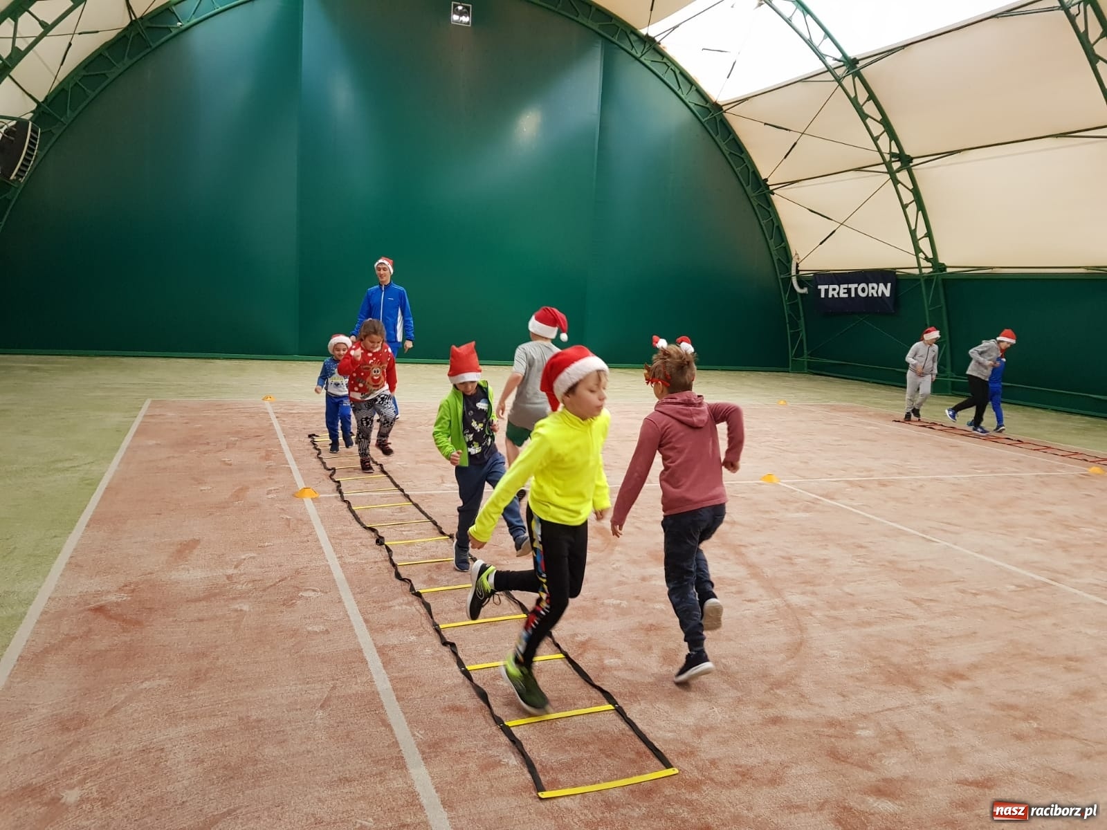 Zdjęcie w galerii na portalu naszraciborz.pl: Mikołajkowy turniej Raciborskiego Klubu Tenisowego  wiadomości z regionu