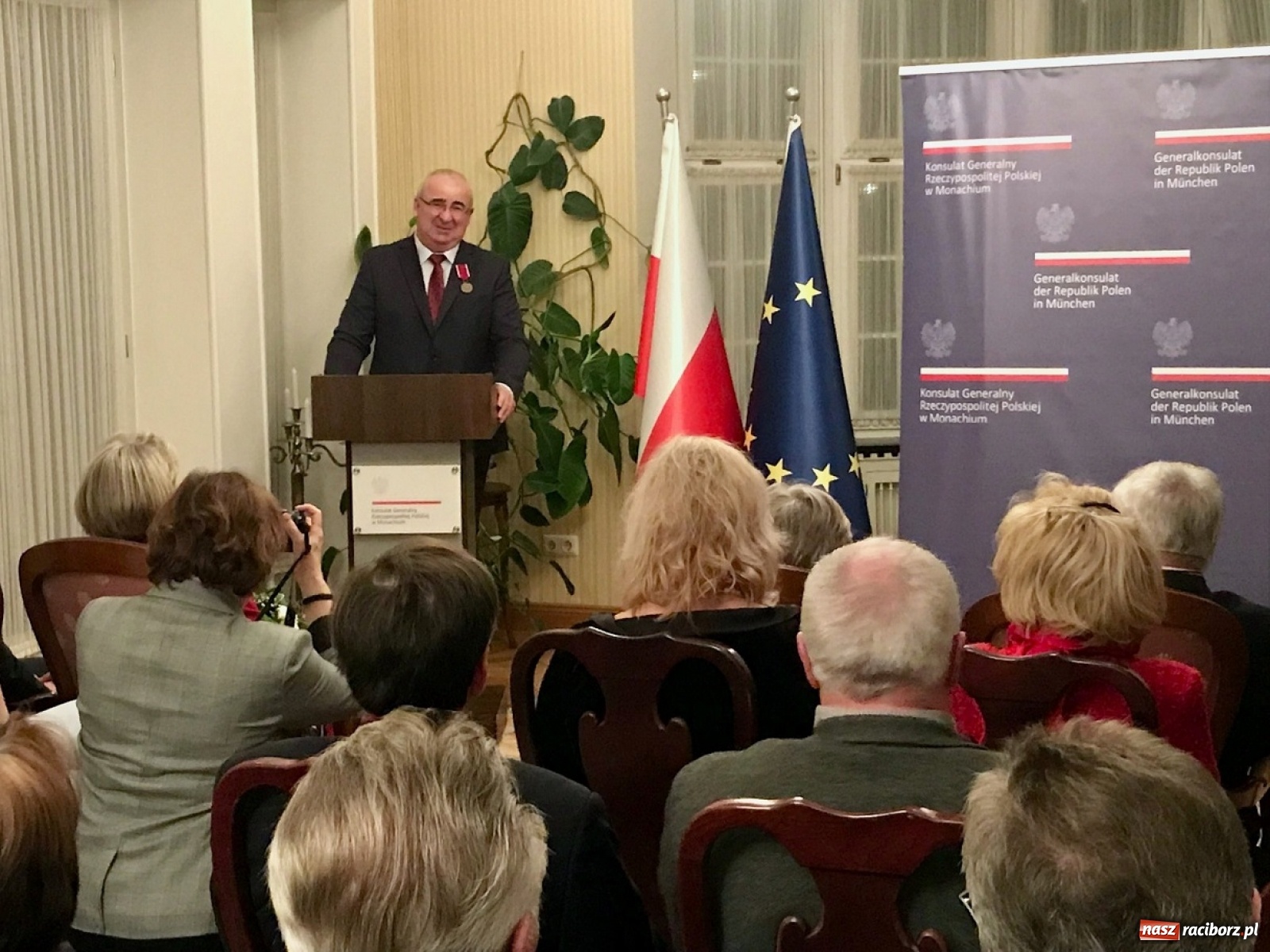Zdjęcie w galerii na portalu naszraciborz.pl: Bene Merito - medal polskiego MSZ dla raciborzanina  wiadomości z regionu
