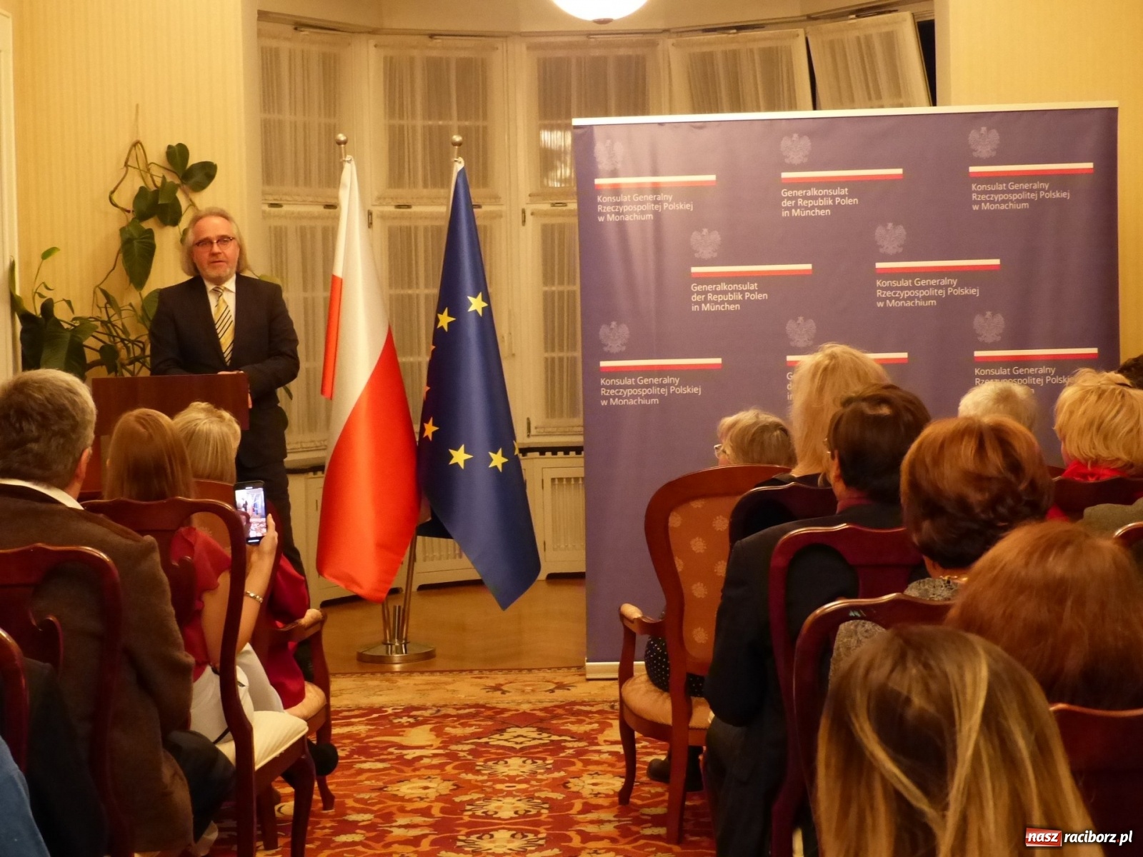 Zdjęcie w galerii na portalu naszraciborz.pl: Bene Merito - medal polskiego MSZ dla raciborzanina  wiadomości z regionu