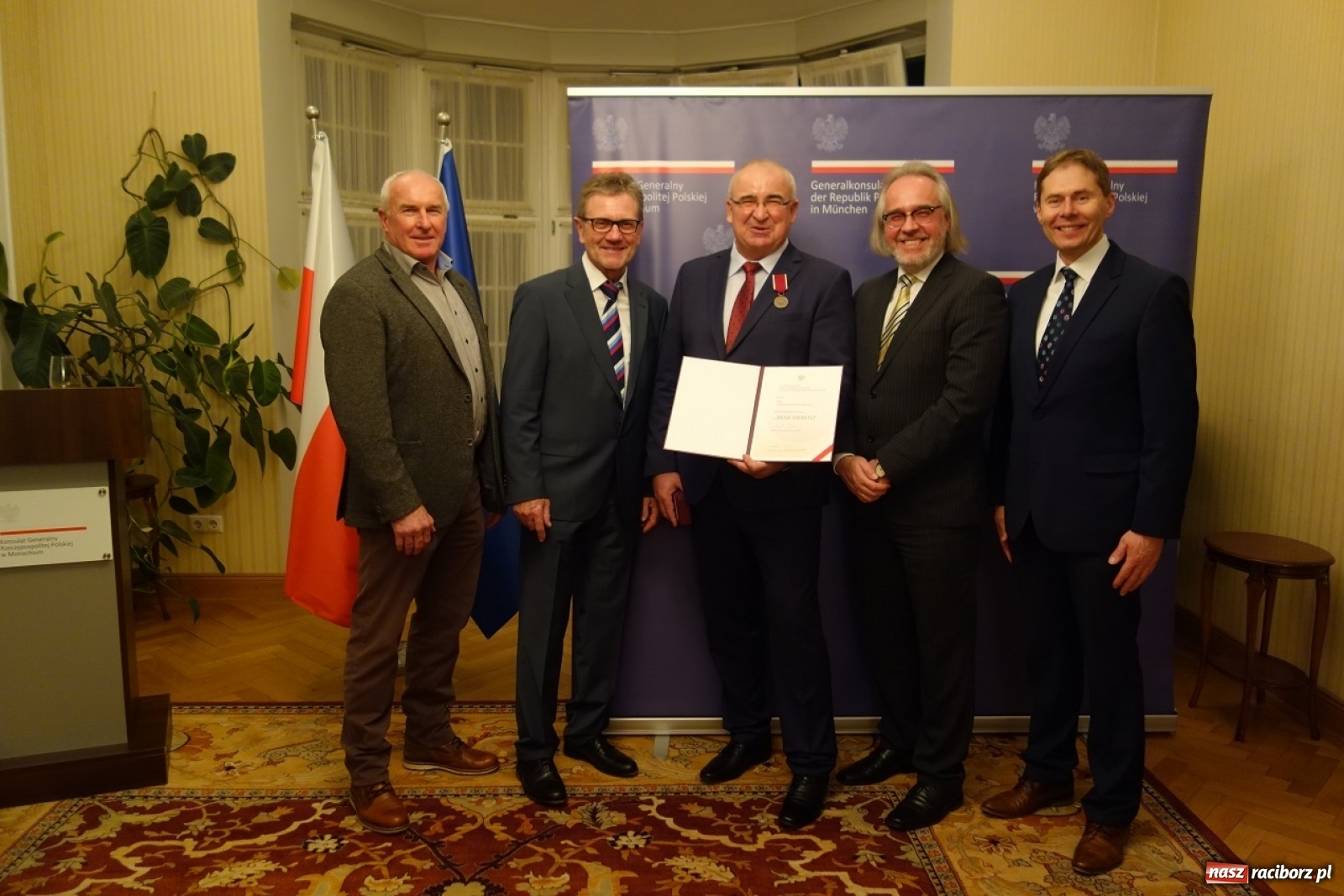 Zdjęcie w galerii na portalu naszraciborz.pl: Bene Merito - medal polskiego MSZ dla raciborzanina  wiadomości z regionu