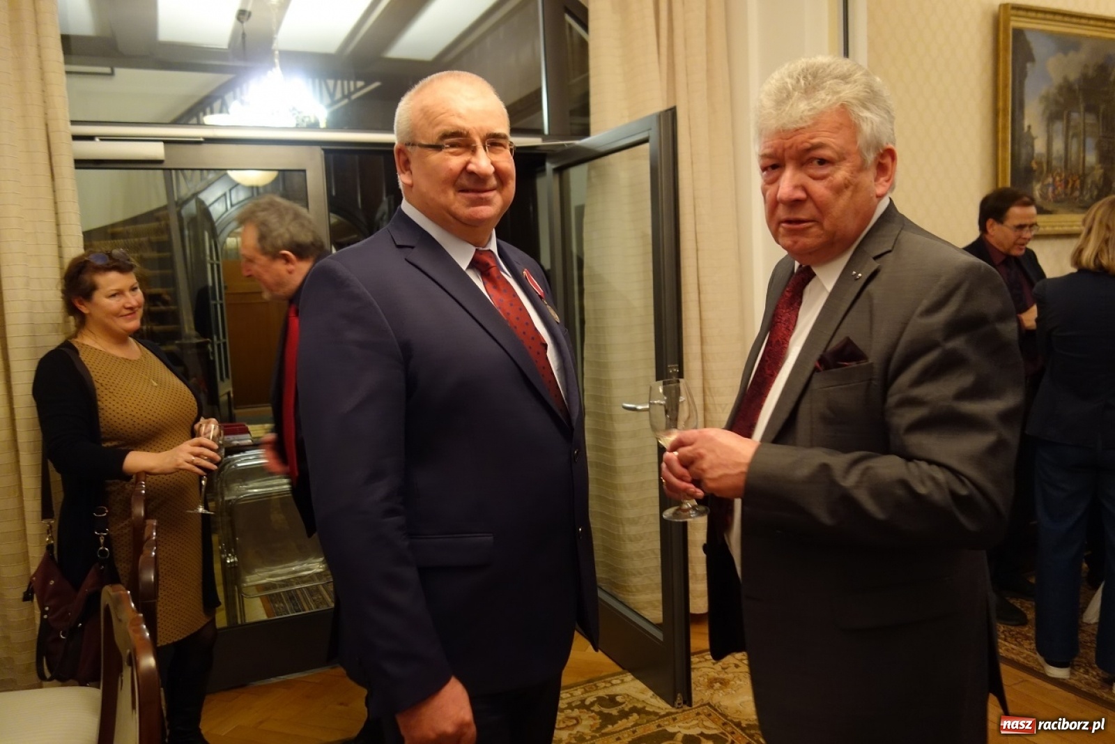 Zdjęcie w galerii na portalu naszraciborz.pl: Bene Merito - medal polskiego MSZ dla raciborzanina  wiadomości z regionu