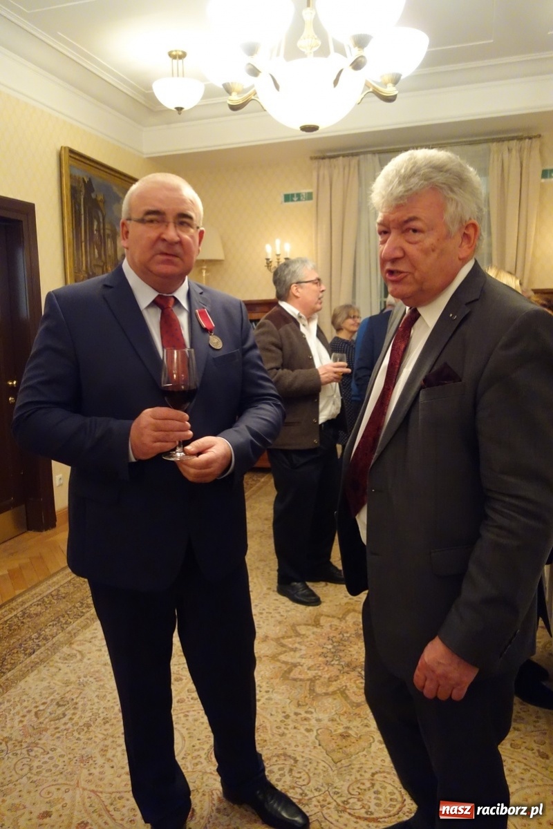 Zdjęcie w galerii na portalu naszraciborz.pl: Bene Merito - medal polskiego MSZ dla raciborzanina  wiadomości z regionu