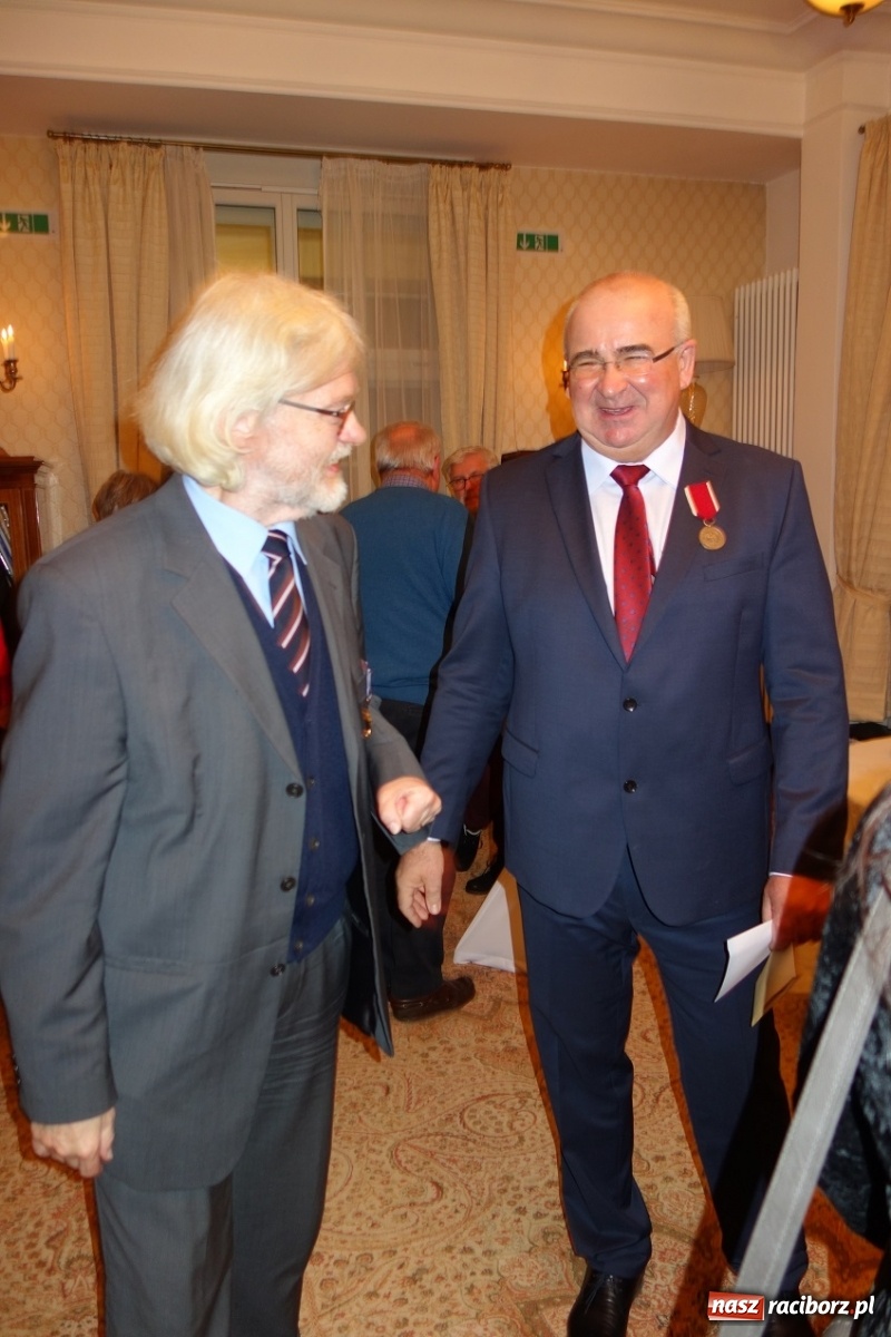 Zdjęcie w galerii na portalu naszraciborz.pl: Bene Merito - medal polskiego MSZ dla raciborzanina  wiadomości z regionu