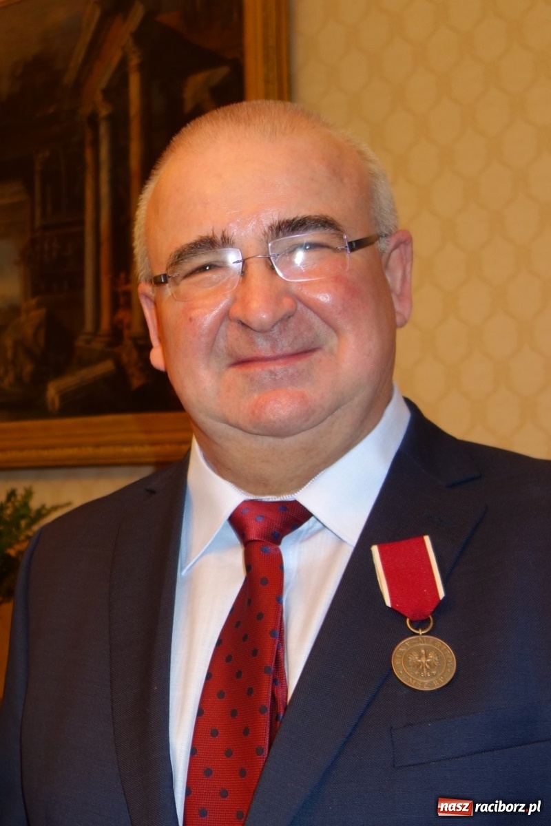 Zdjęcie w galerii na portalu naszraciborz.pl: Bene Merito - medal polskiego MSZ dla raciborzanina  wiadomości z regionu