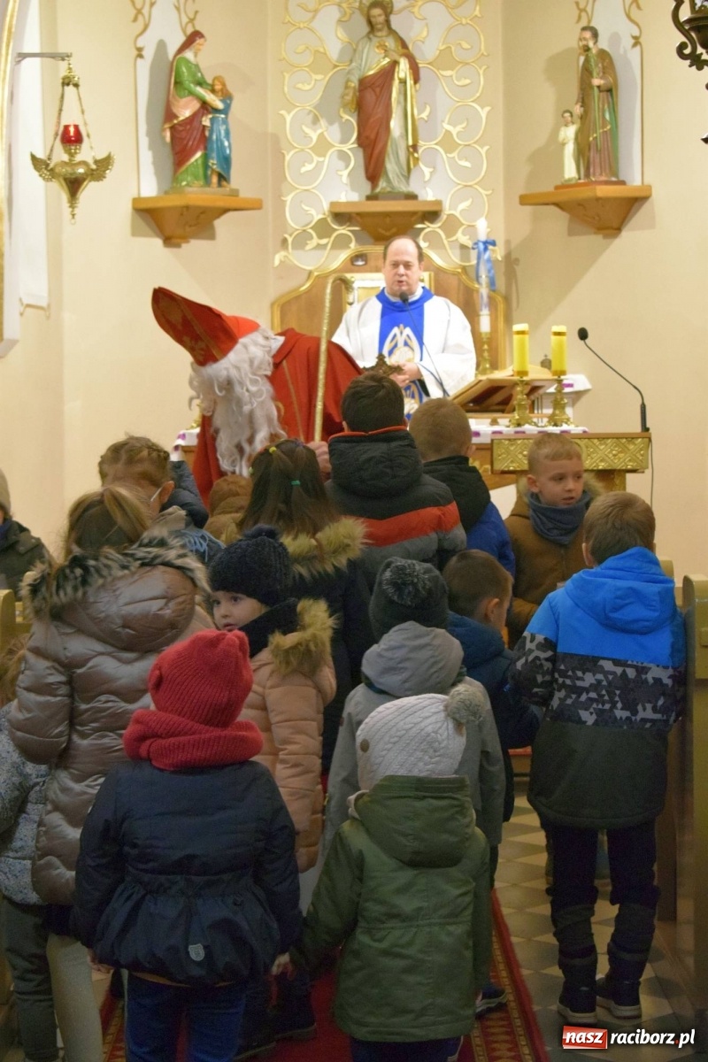 Zdjęcie w galerii na portalu naszraciborz.pl: Mikołajkowy baśniowy ambaras w Roszkowie [FOTO] wiadomości z regionu