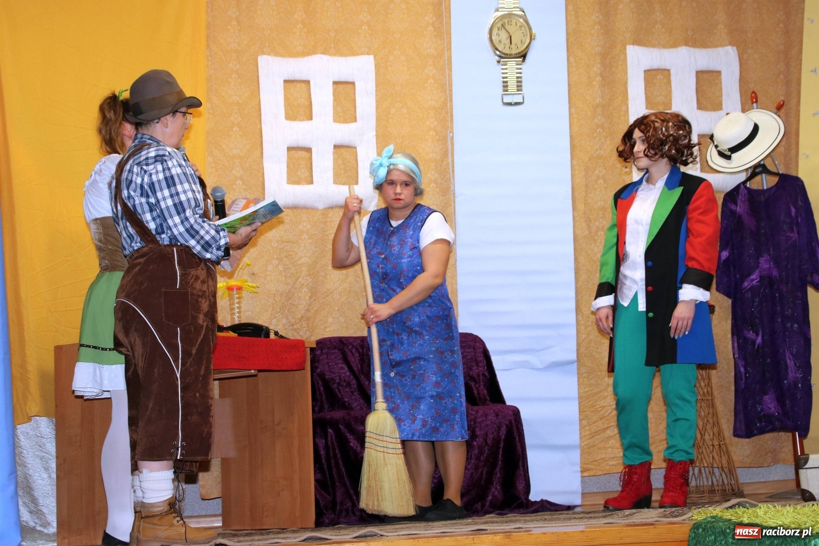 Zdjęcie w galerii na portalu naszraciborz.pl: Mikołajkowy baśniowy ambaras w Roszkowie [FOTO] wiadomości z regionu