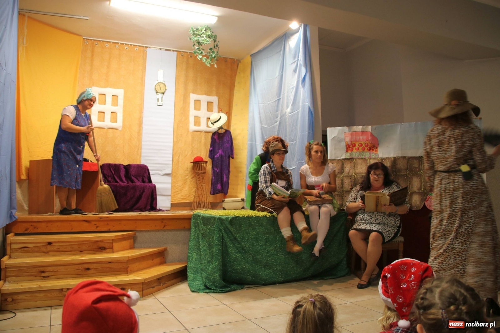 Zdjęcie w galerii na portalu naszraciborz.pl: Mikołajkowy baśniowy ambaras w Roszkowie [FOTO] wiadomości z regionu