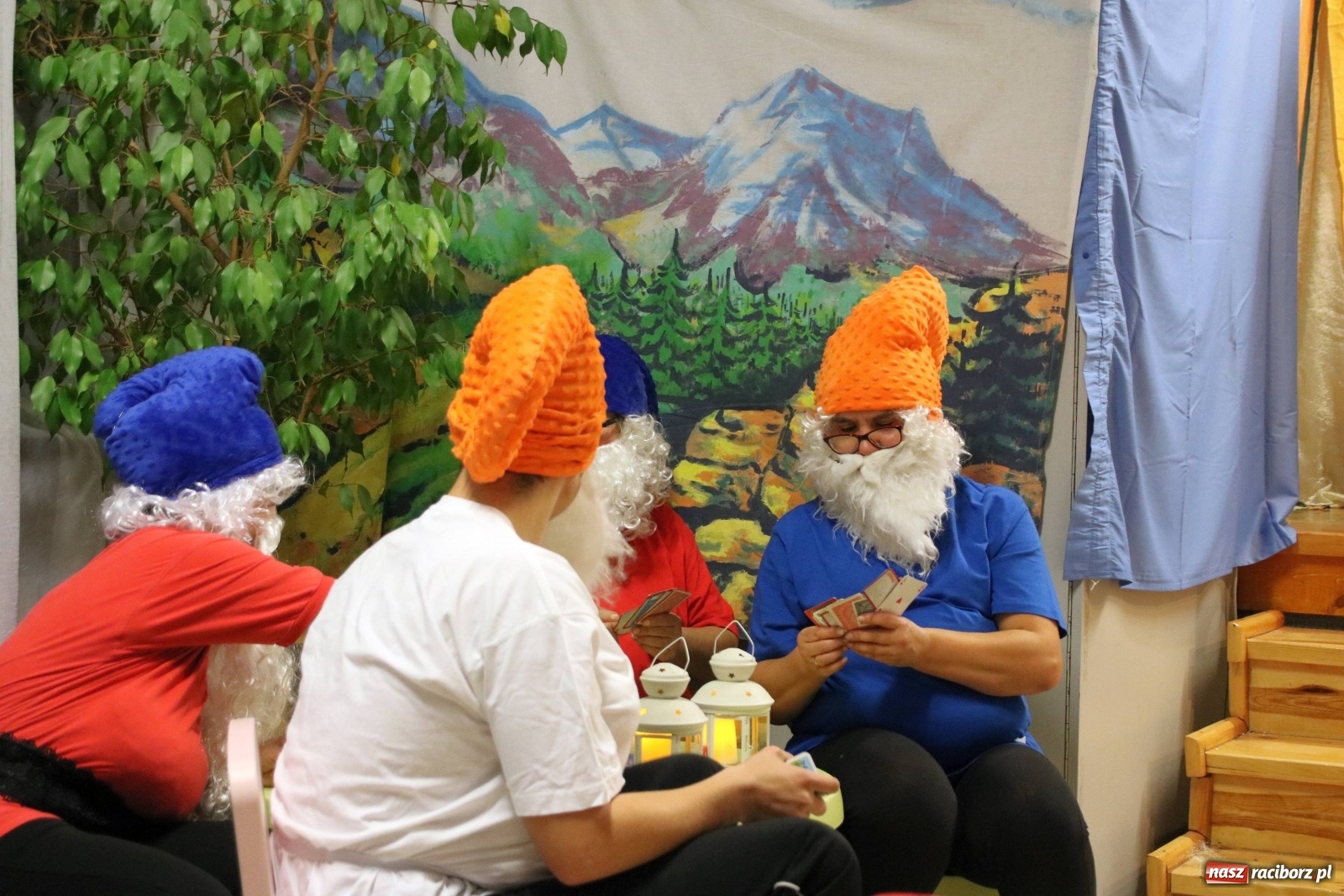 Zdjęcie w galerii na portalu naszraciborz.pl: Mikołajkowy baśniowy ambaras w Roszkowie [FOTO] wiadomości z regionu