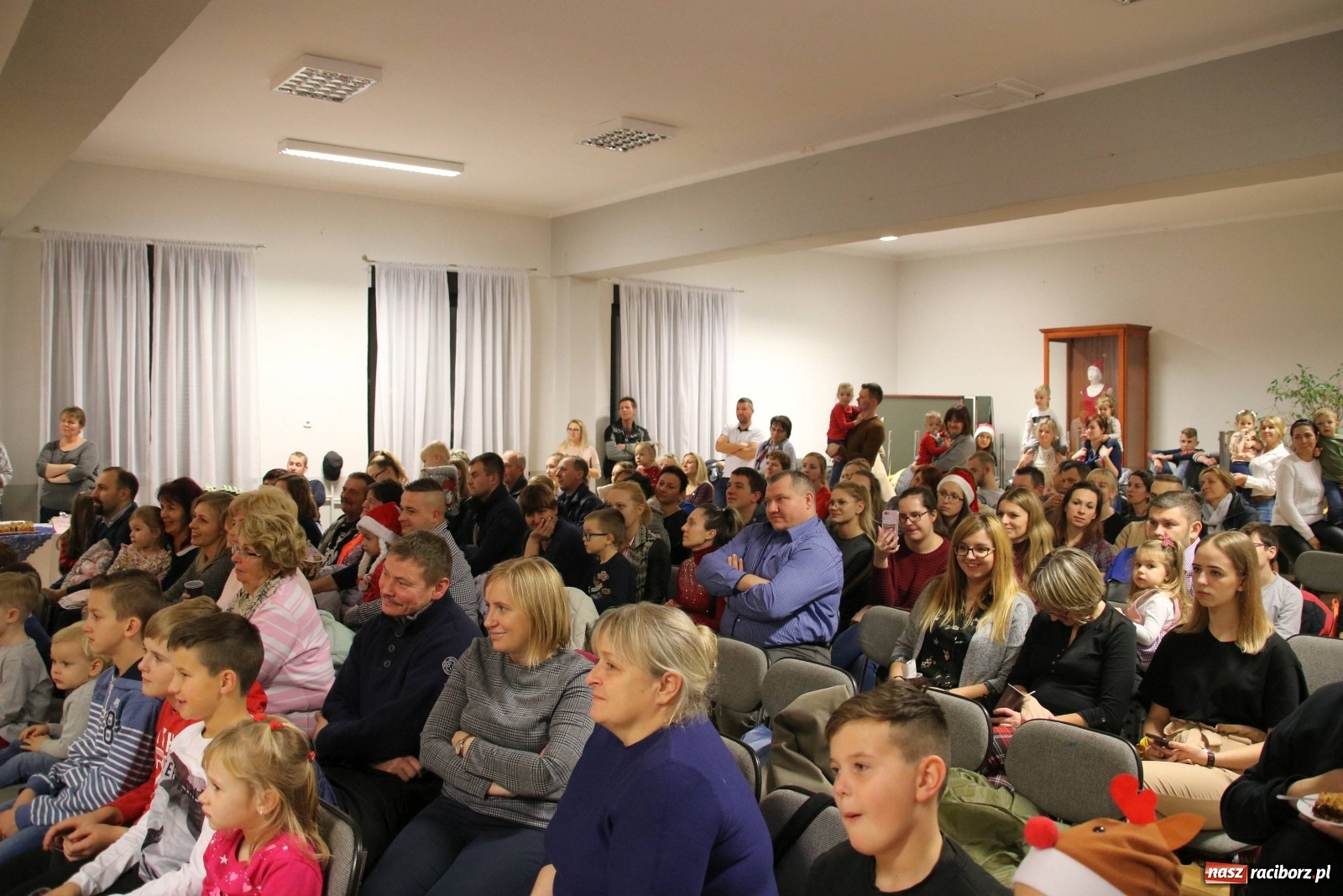 Zdjęcie w galerii na portalu naszraciborz.pl: Mikołajkowy baśniowy ambaras w Roszkowie [FOTO] wiadomości z regionu
