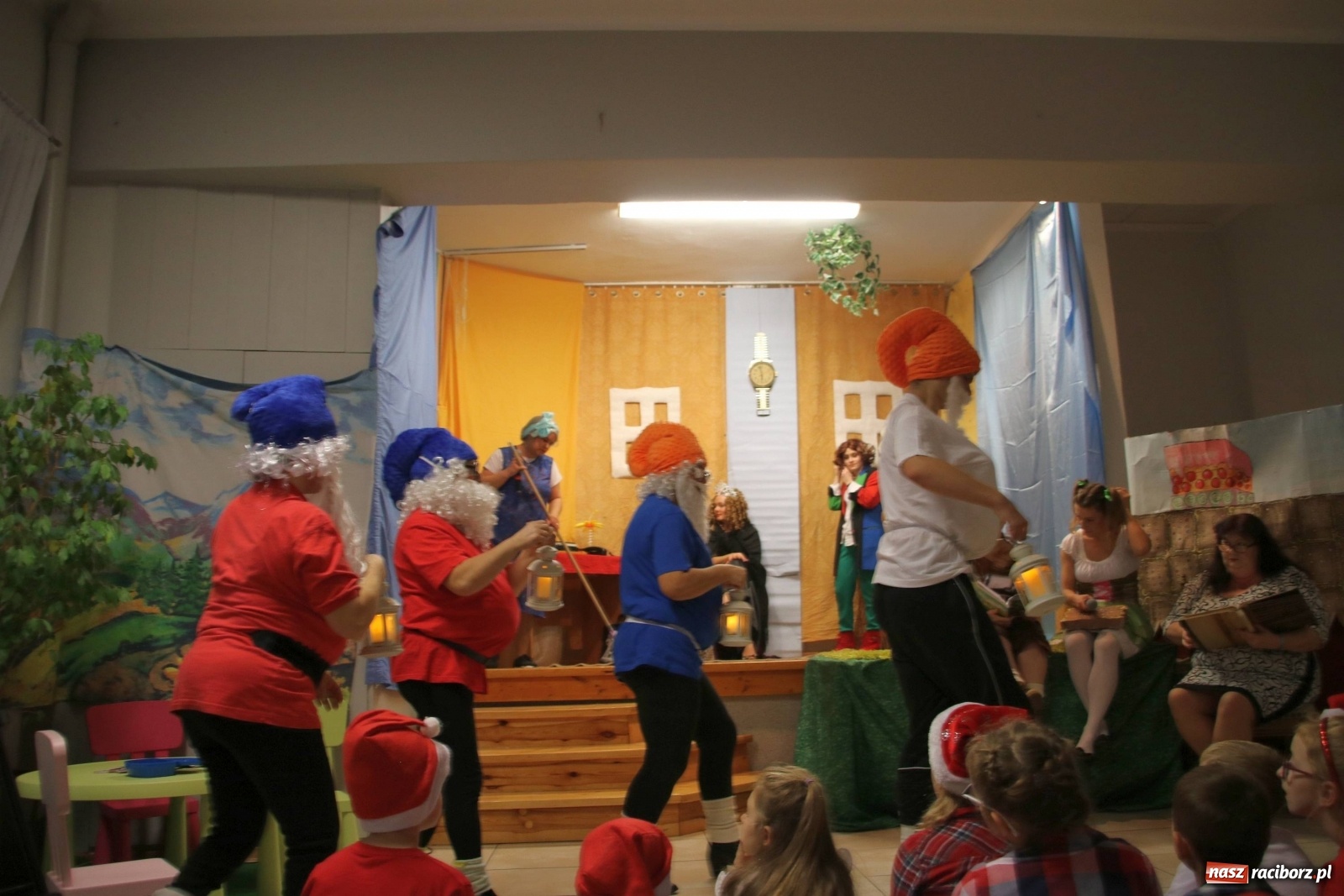 Zdjęcie w galerii na portalu naszraciborz.pl: Mikołajkowy baśniowy ambaras w Roszkowie [FOTO] wiadomości z regionu