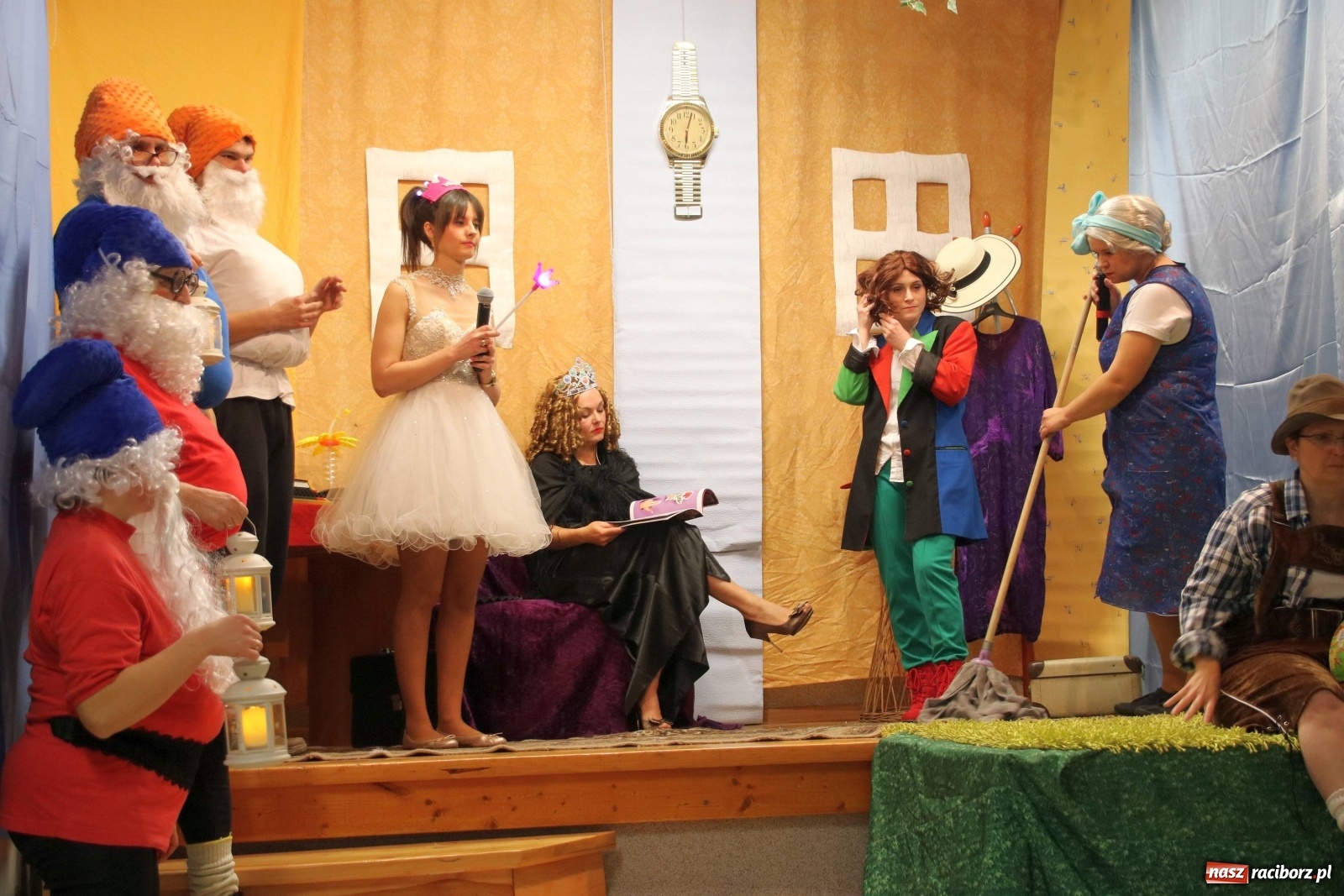 Zdjęcie w galerii na portalu naszraciborz.pl: Mikołajkowy baśniowy ambaras w Roszkowie [FOTO] wiadomości z regionu