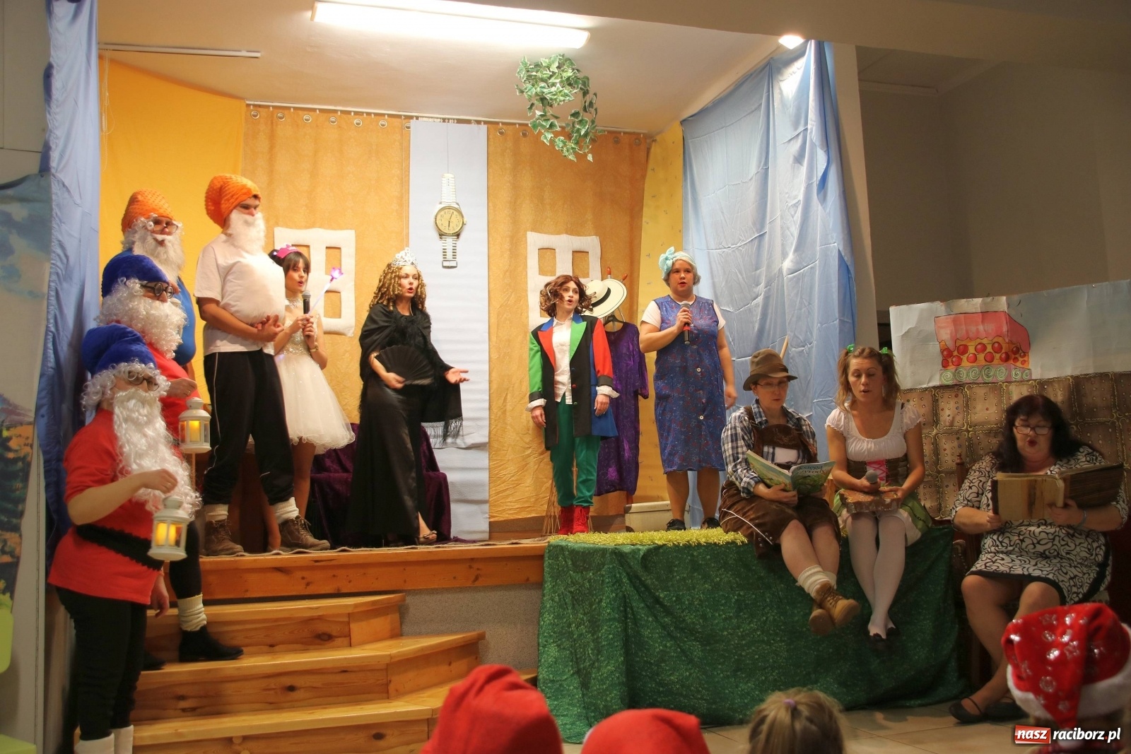 Zdjęcie w galerii na portalu naszraciborz.pl: Mikołajkowy baśniowy ambaras w Roszkowie [FOTO] wiadomości z regionu