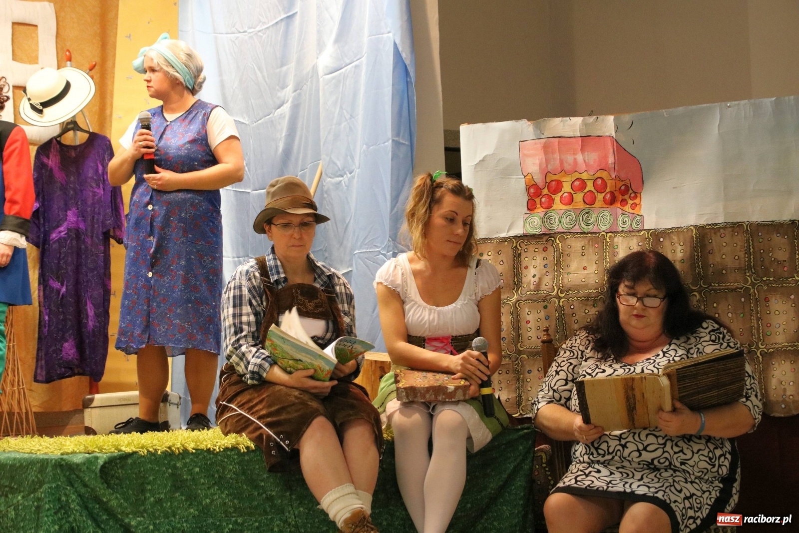 Zdjęcie w galerii na portalu naszraciborz.pl: Mikołajkowy baśniowy ambaras w Roszkowie [FOTO] wiadomości z regionu