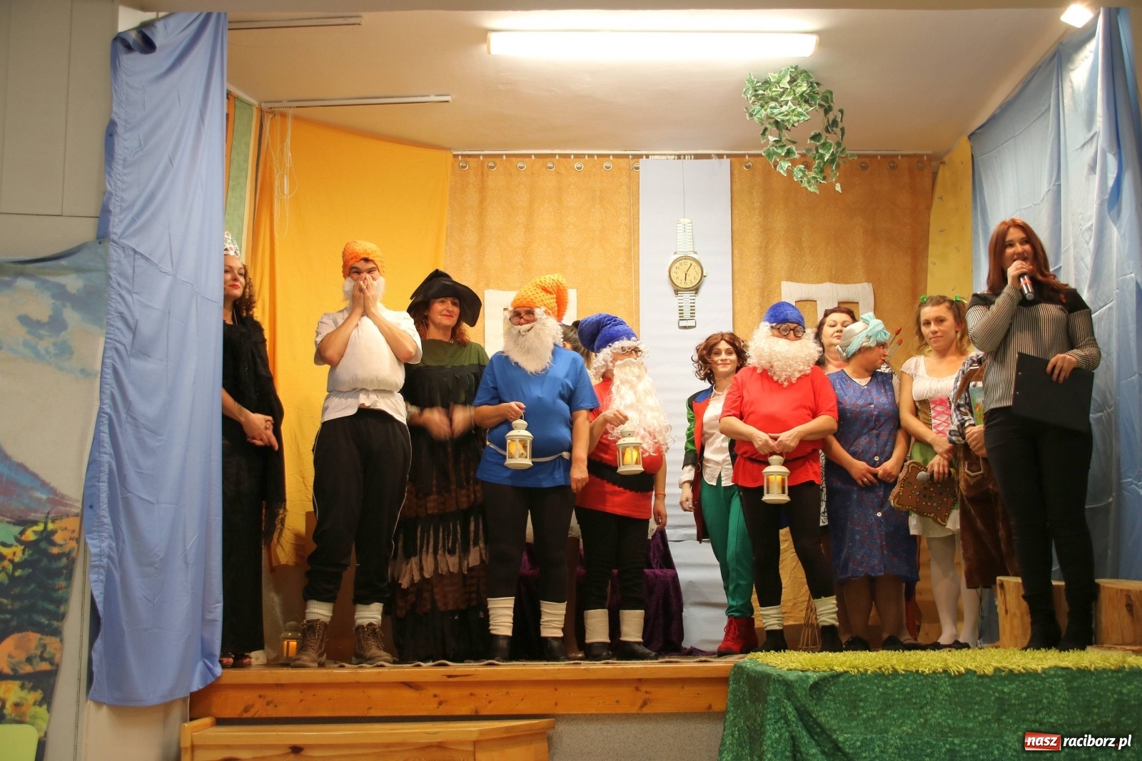 Zdjęcie w galerii na portalu naszraciborz.pl: Mikołajkowy baśniowy ambaras w Roszkowie [FOTO] wiadomości z regionu