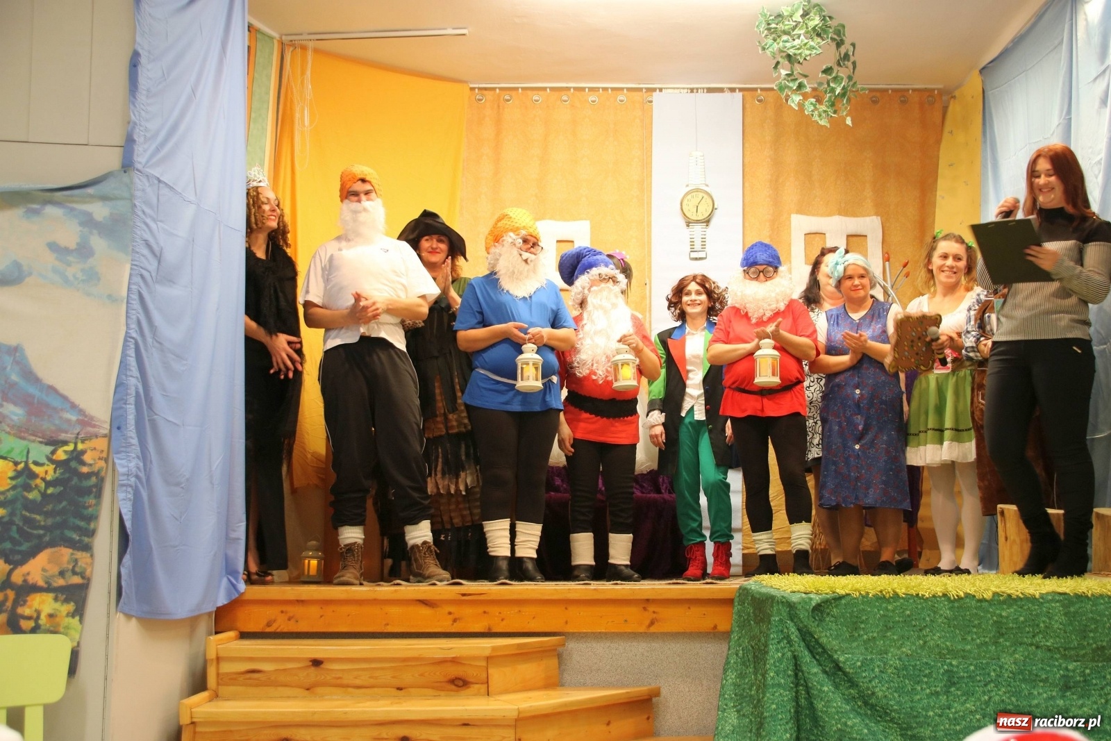 Zdjęcie w galerii na portalu naszraciborz.pl: Mikołajkowy baśniowy ambaras w Roszkowie [FOTO] wiadomości z regionu