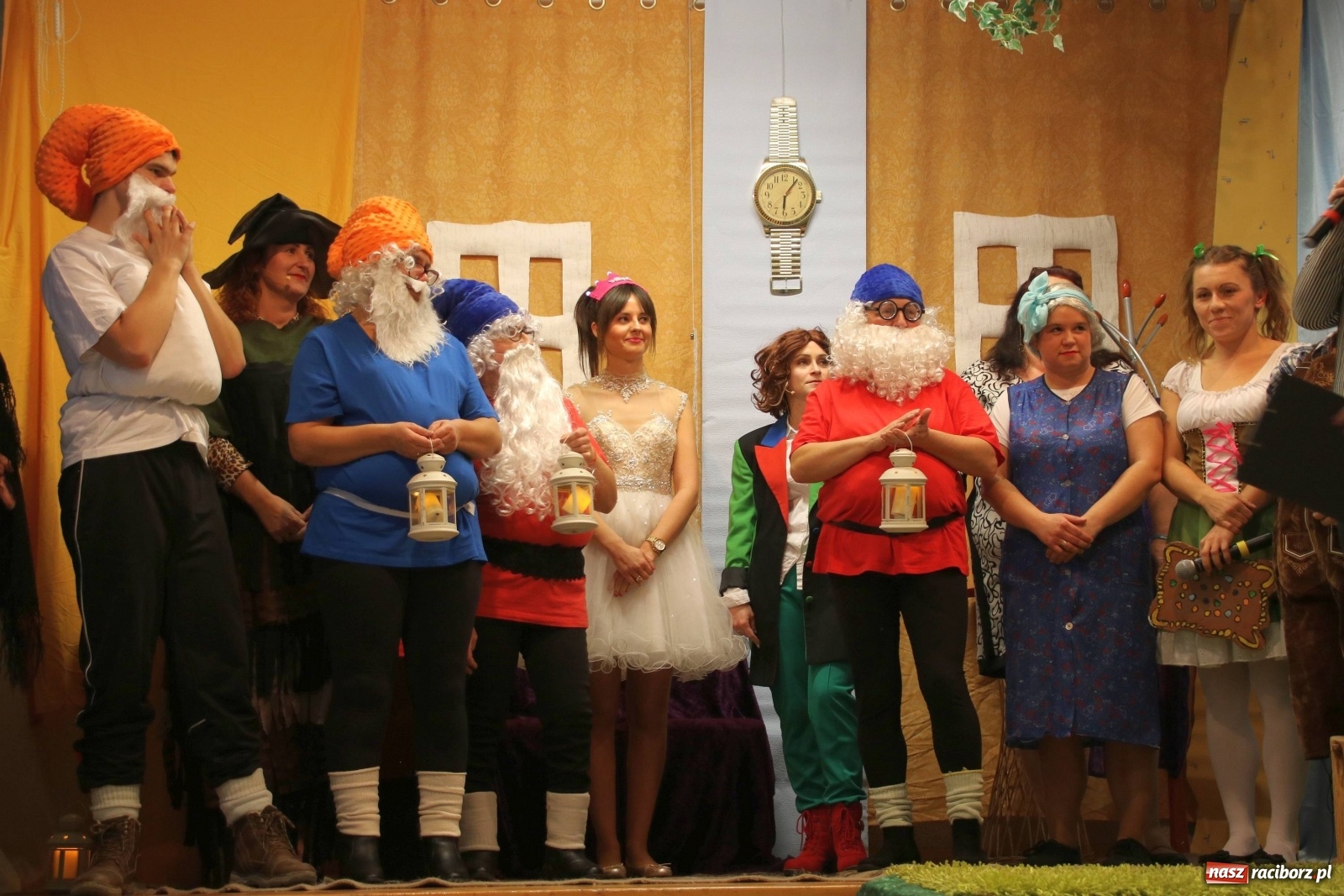 Zdjęcie w galerii na portalu naszraciborz.pl: Mikołajkowy baśniowy ambaras w Roszkowie [FOTO] wiadomości z regionu