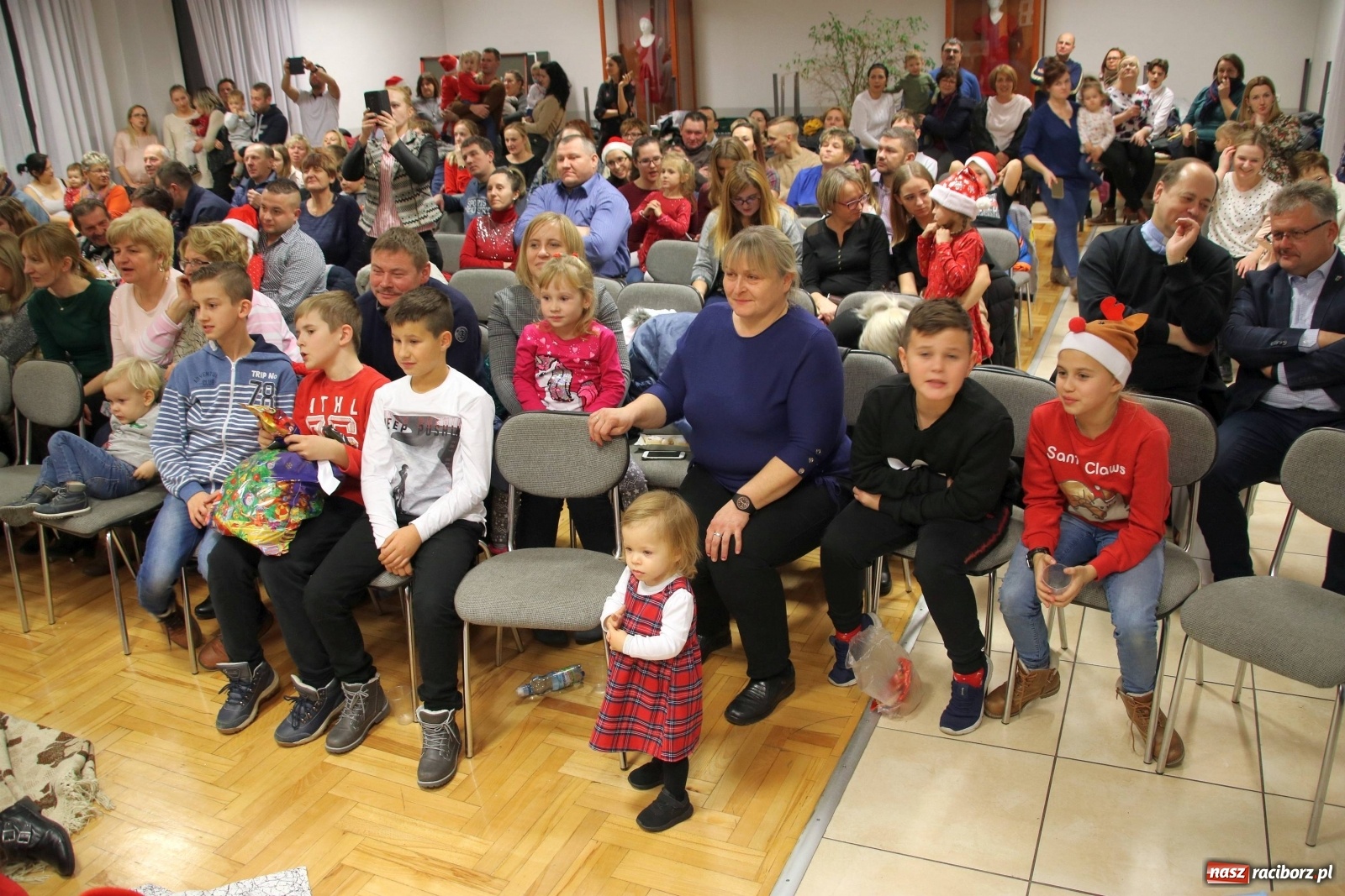 Zdjęcie w galerii na portalu naszraciborz.pl: Mikołajkowy baśniowy ambaras w Roszkowie [FOTO] wiadomości z regionu
